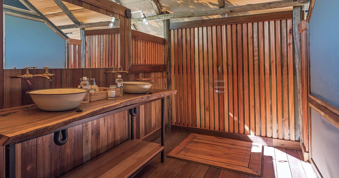 Bathroom at Saguni Lodge luxury safari
